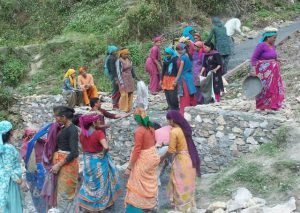 <p>Women building a water tank in Chopriali village (Photo by India Water Portal)</p>