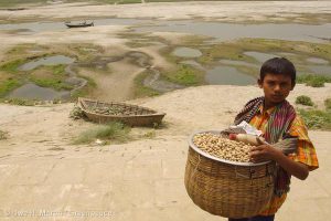<p>Many families have been forced to conduct religious rituals in canals and ponds as rivers dry up (Image by Greenpeace)</p>