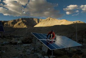 <p>The arid region of Ladakh in the Indian Himalayas aims to produce 100,000 MW of solar power by 2050 (Image by Harikrishna Katragadda/Greenpeace)</p>