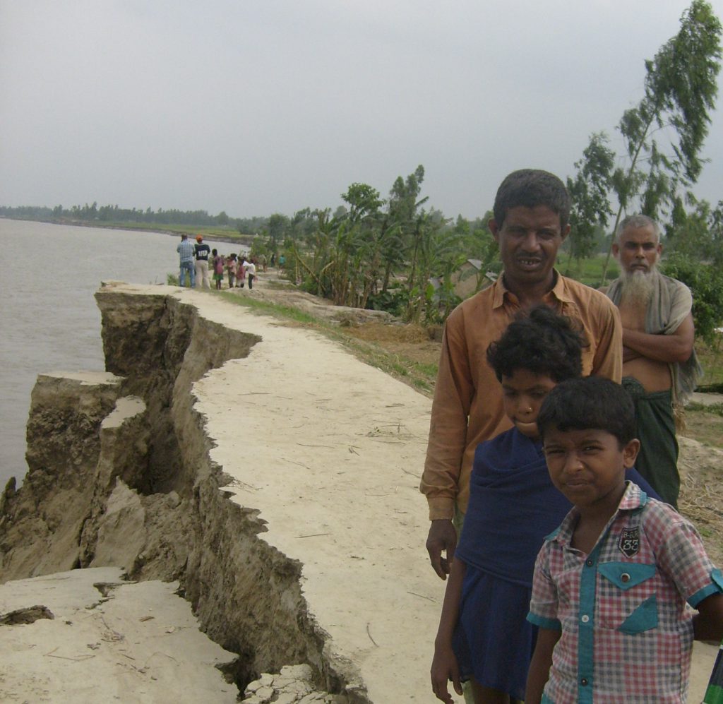 People who have lost their homes to river erosion along the banks of the Jamuna in Bangladesh Photo by Joydeep Gupta)