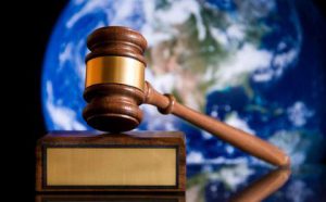 <p>Gavels could be going down across the world on climate cases if governments take weak action on cutting carbon (Image by Tori Rector) </p>