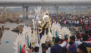 <p>People gathered  on the banks of the Yamuna for durga Puja,New Delhi(Photos by Juhi Chaudhary)</p>