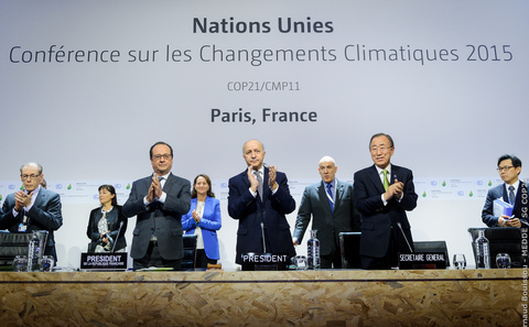 <p>Francoise Hollande, Laurent Fabius and Ban Ki-moon applaud the deal [image by COP Paris]</p>