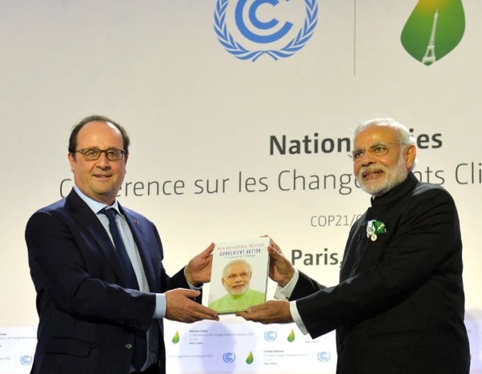 <p>Narendra Modi and French President Francois Hollande at launch of the International Solar Alliance, during the COP21 Summit, in Paris [image by Press Information Bureau, Government of India]</p>