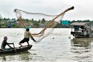 <p>Traditional fishing in the Mekong delta (Photo: Uwe R. Zimmer)</p>