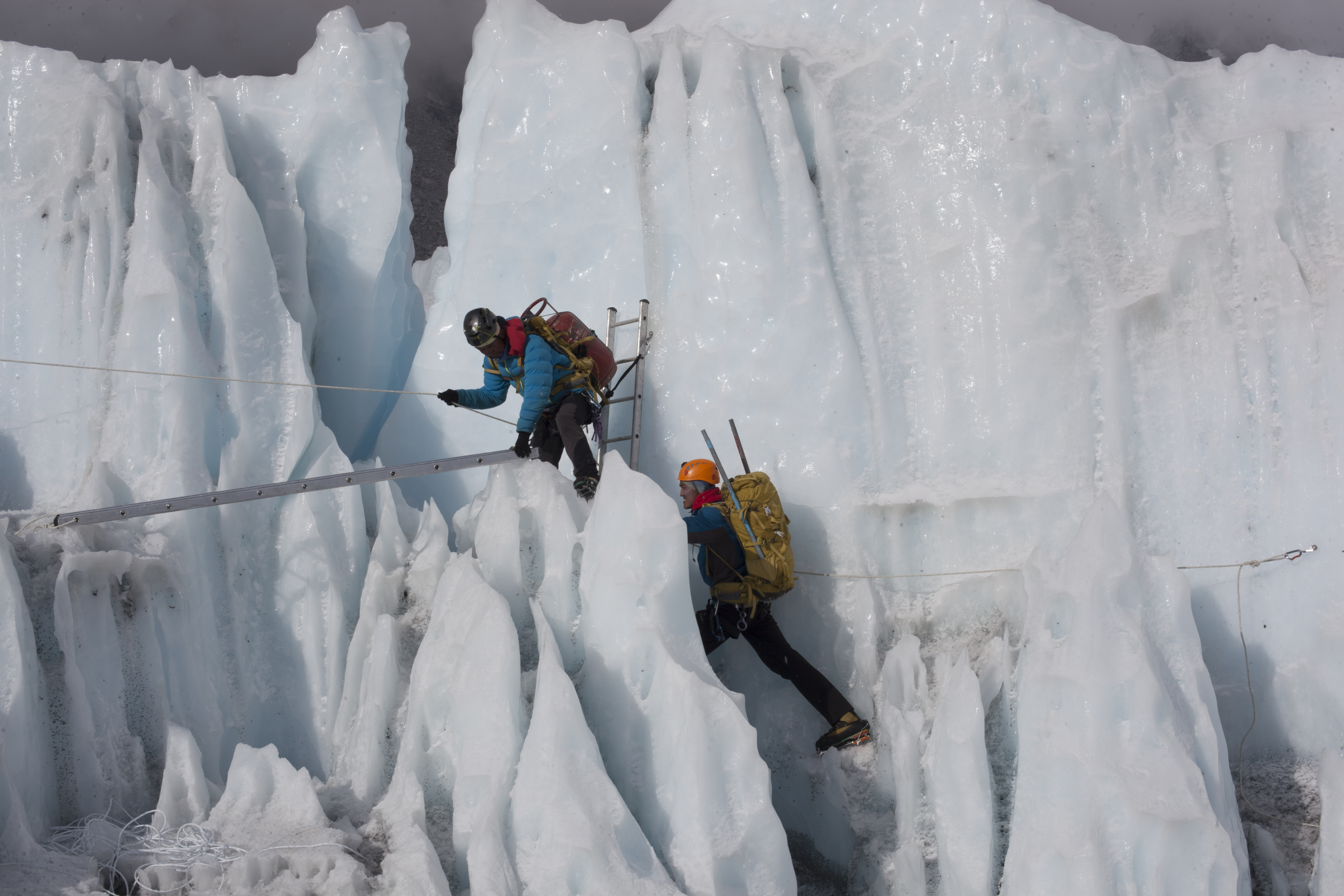 Sherpa_45_Sherpas_training_in_Khumbu_Icefall[1]