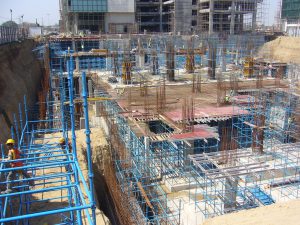 <p>New expensive houses being built next to the Yamuna are particularly vulnerable to a large earthquake. (Photo by TineImWunderland) </p>