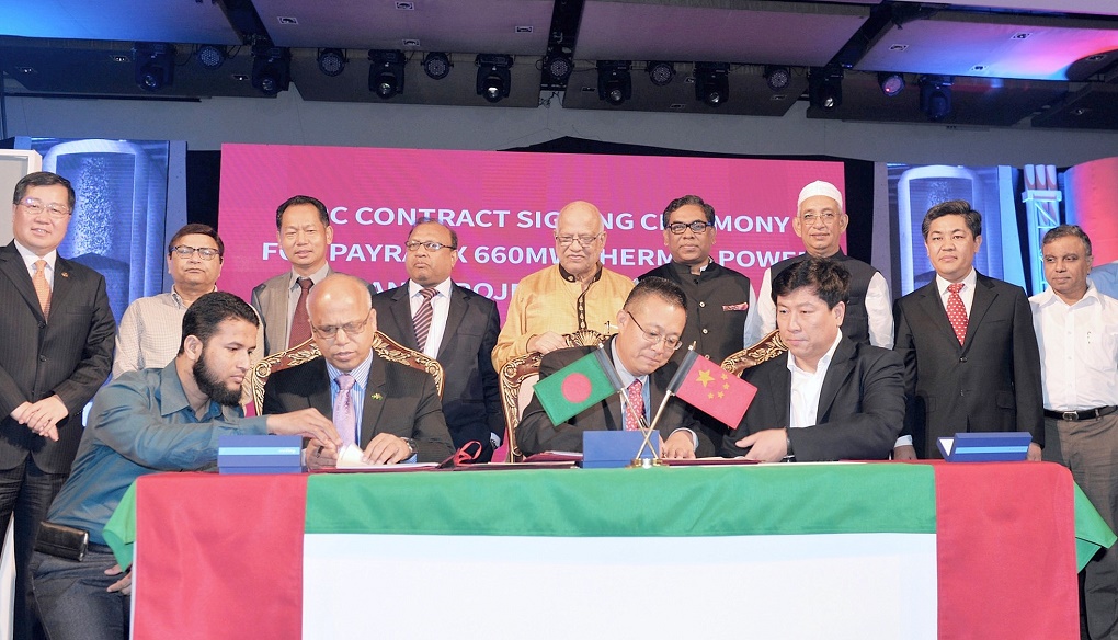 <p>Officials of BCPCL, NEPC and CECC signed a $1.56 billion contract for 1,320MW coal-fired power plant in Payra [image courtesy Chinese Embassy, Dhaka]</p>