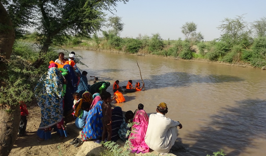 <p>Villagers from Umerkot practicing shallow water crossing technique [image courtesy RSPN]</p>
