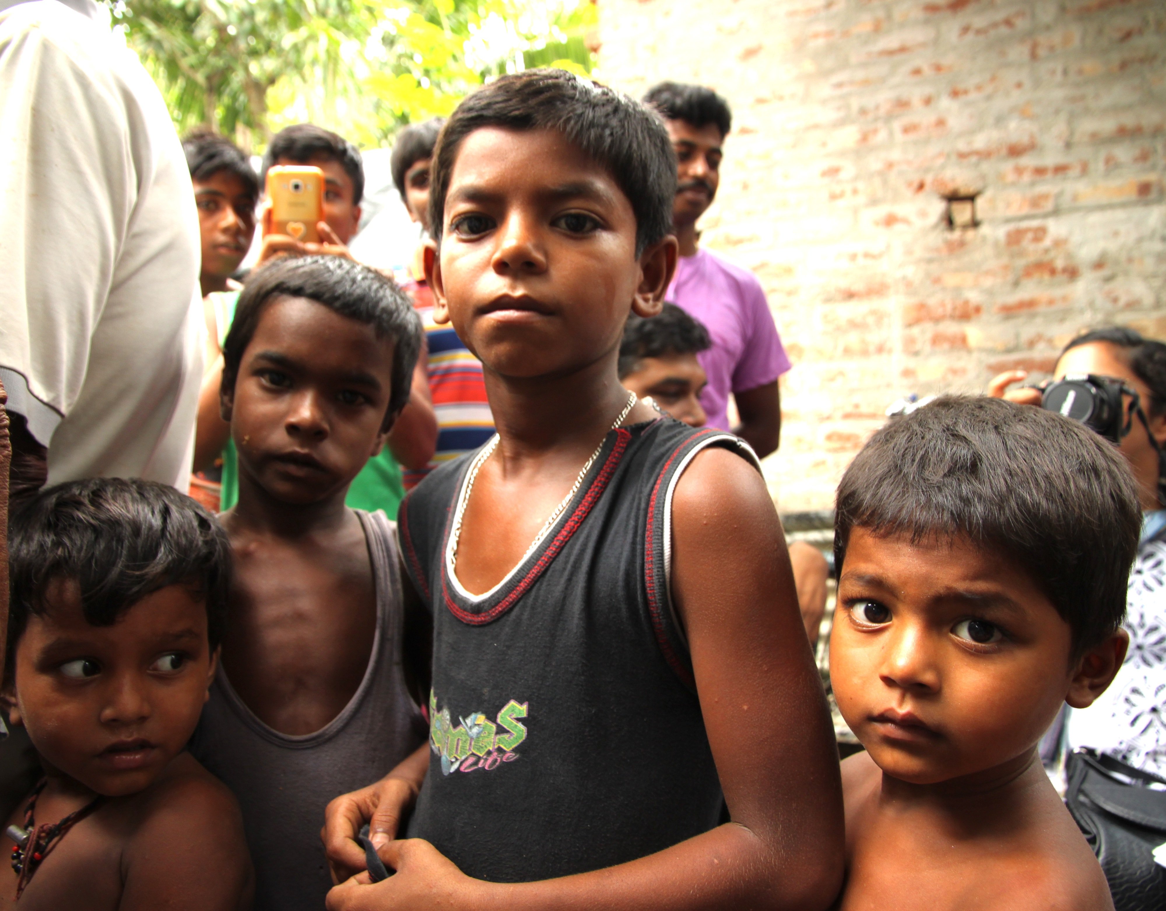 children living along the Ganga riverbanks
