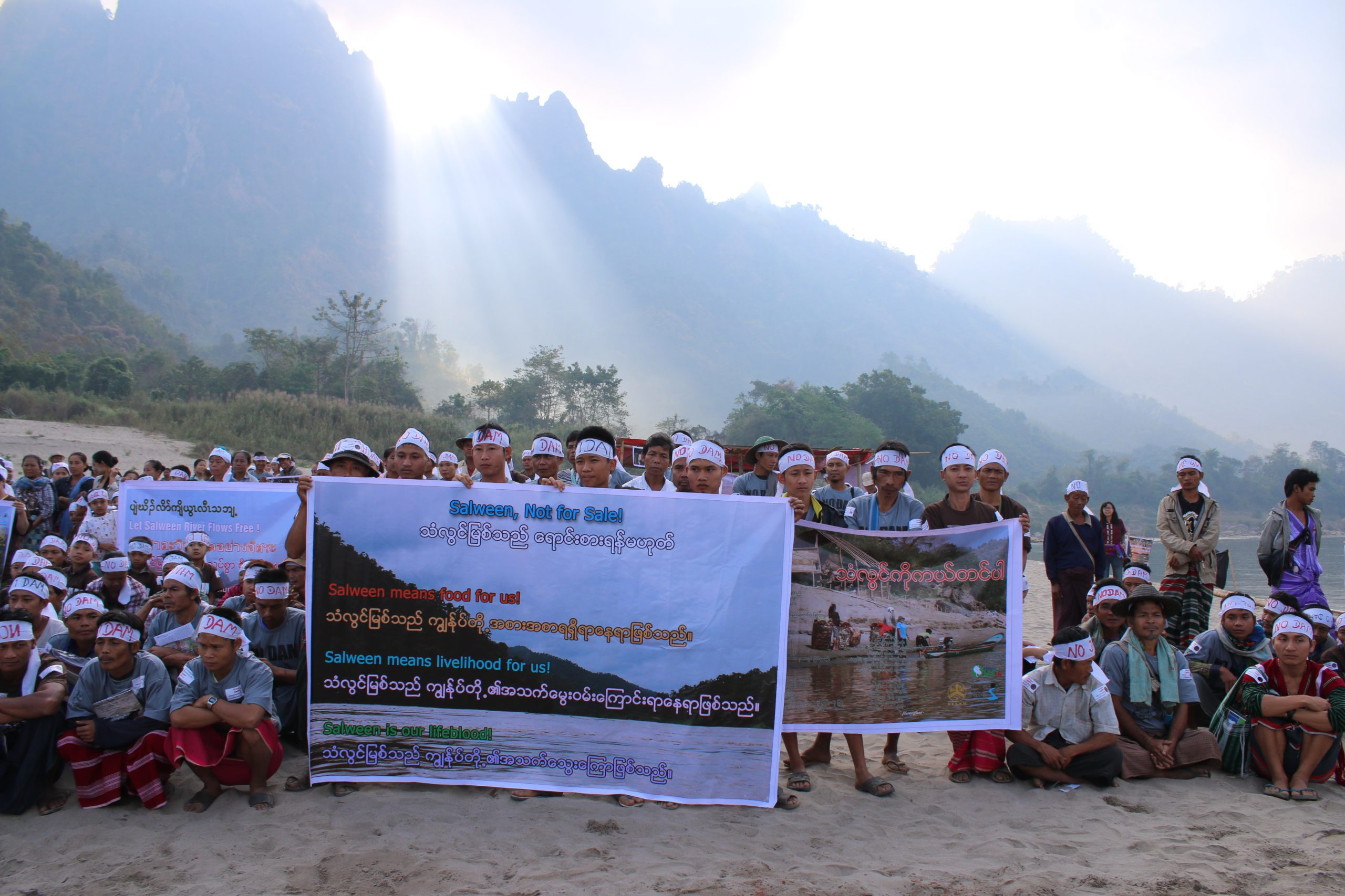 <p>Ethnic groups along the Salween support International RiversDay to celebrate the importance of preserving the great rivers of the world (courtesy of Kesan media group)</p>