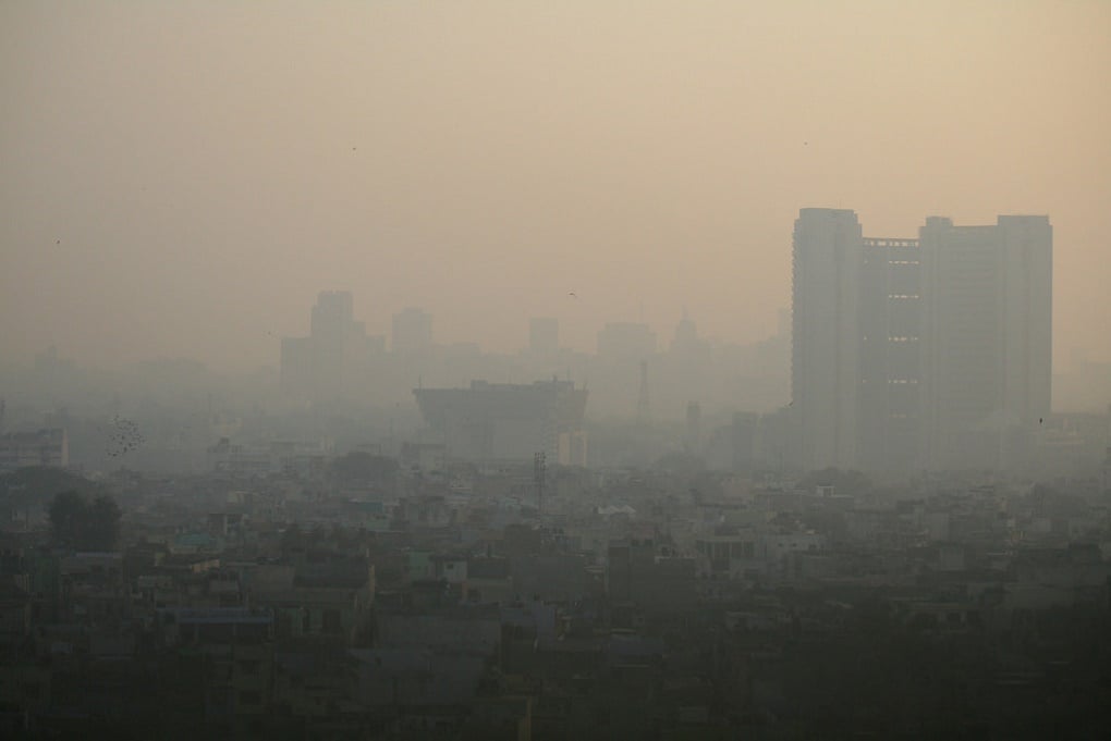 a view of smog in Delhi