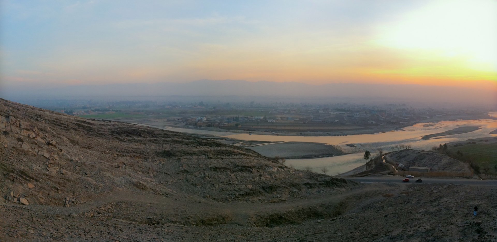 <p>The Kabul river flowing past Jalalabad [image by Peretz Partensky]</p>