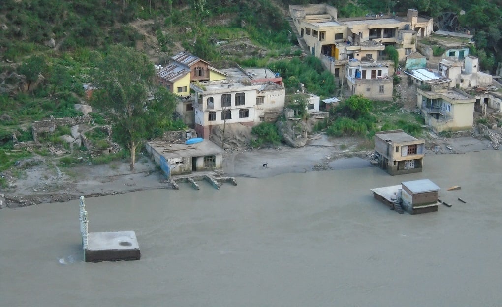 <p>View of Pul Doda from the road above, a half submerged structures of a mosque, a temple and a few houses can be seen [image by: Majod Maqbool]</p>