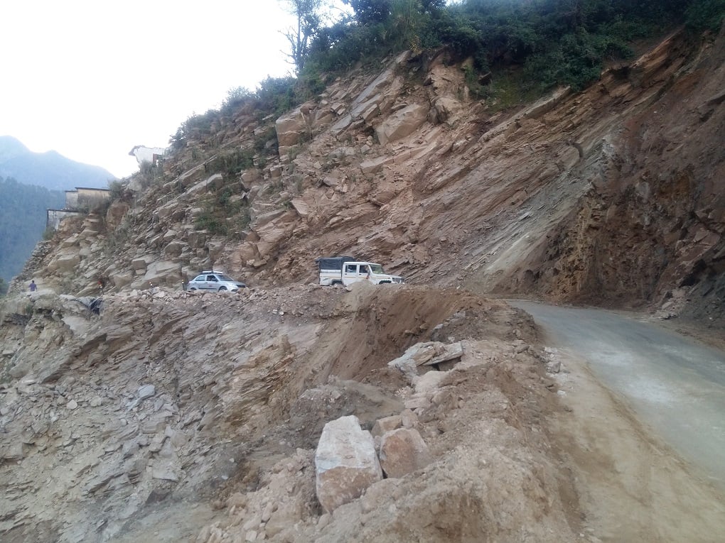 <p>Massive landslides are a regular phenomenon in these fragile mountains, experts believe that unplanned widening of road will trigger more landslides [image by: Hridayesh Joshi]</p>