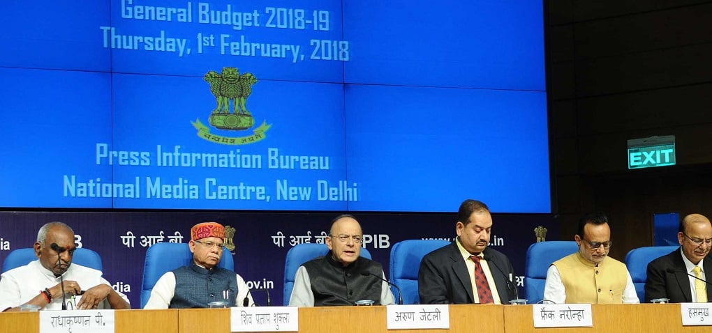 <p>The Union Minister for Finance and Corporate Affairs, Arun Jaitley, (third from left) addressing a Post Budget Press Conference [image courtesy: PIB]</p>