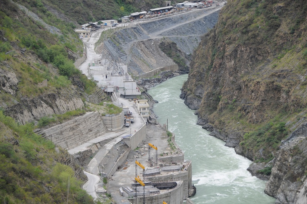 <p>The problems with resettlement and rehabilitation was one of the reasons of the escalating social costs of the Tehri dam [image by: Sharada Prasad CS] </p>
