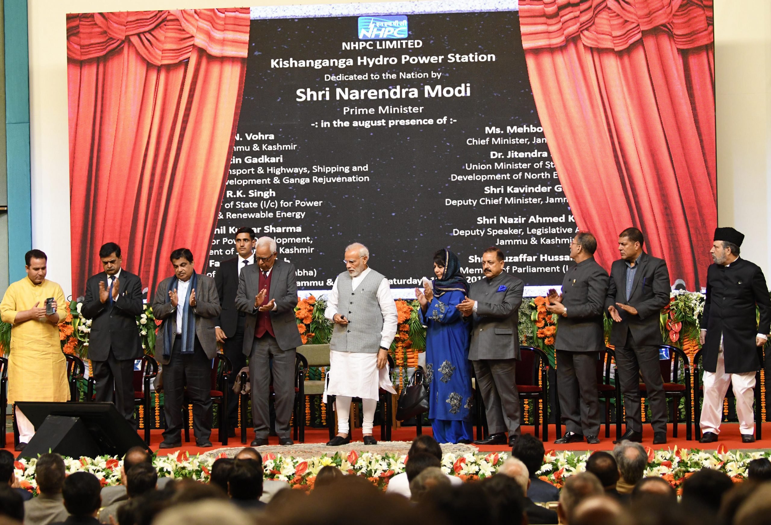 <p>Narendra Modi during a function to inaugurate the Kishanganga hydropower project, in May 2018 (Image: sofi suhail/Alamy)</p>