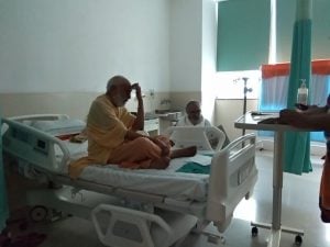 GD Agarwal in a hospital in Risnikesh, refusing to break his fast