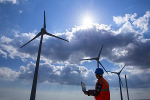 <p>While Chinese private investment overseas has largely been in renewables, state owned enterprises overwhelmingly invest in fossil fuel industries [image courtesy: WRI]</p>