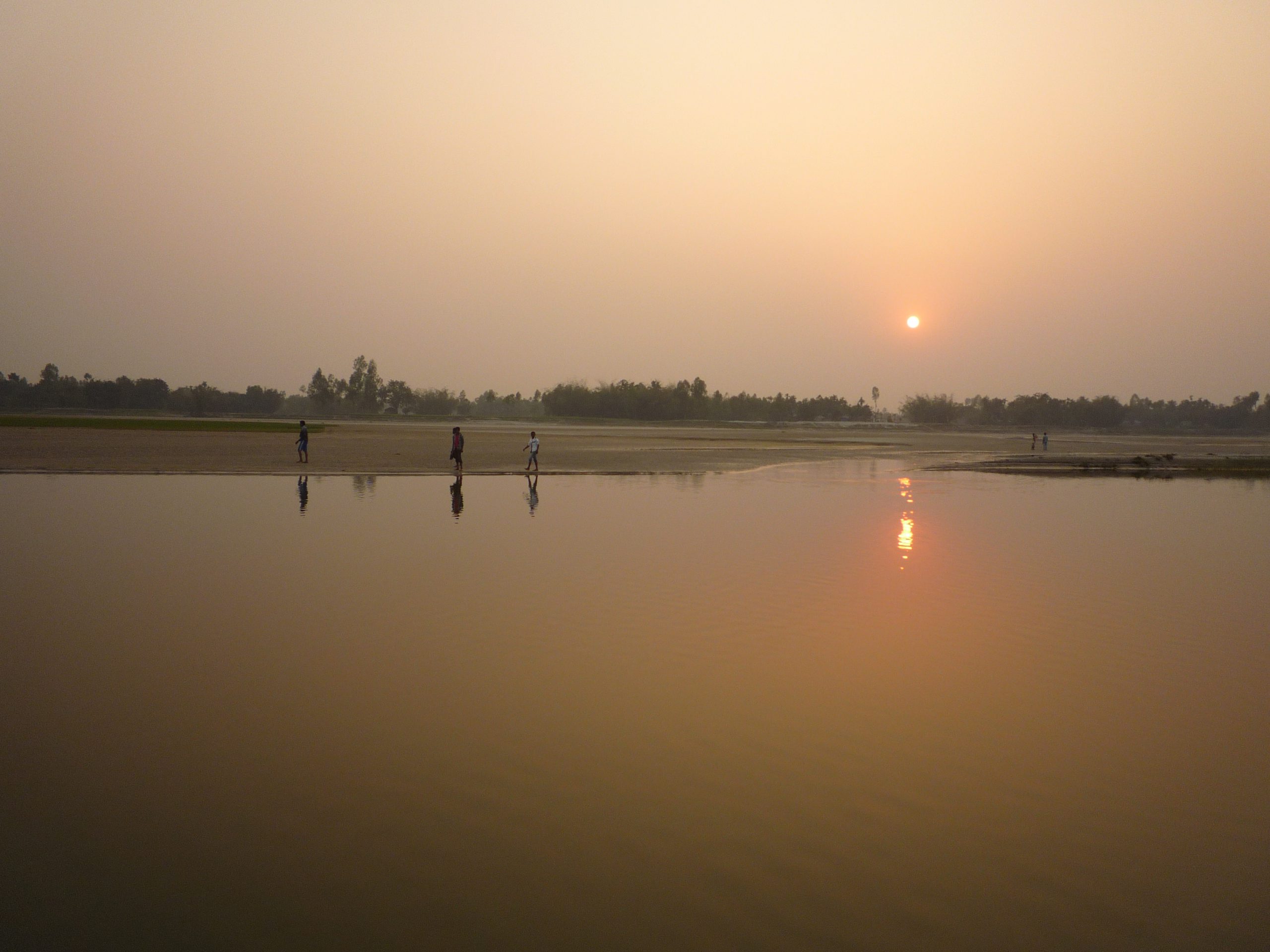 Sunset along the Teesta river. Image source: International Rivers