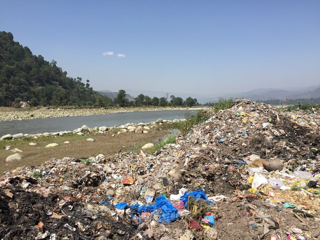 <p>Much of the solid waste generated by municipal bodies is casually dumped in water bodies such as the Poonch river [image by: Raja Muzaffar Bhat]</p>
