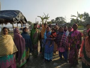<p>The women of Rahul Nagar live in concern of the impact of the river eating up the lands [image by: Manoj Singh]</p>