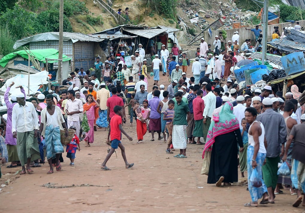 crowds in Rohingya camps