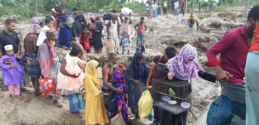 <p>Residents of the coastal region Bhola in Bangladesh being evacuated to shelters on Tuesday in anticipation of Cyclone Amphan [image by: Chhoton Saha]</p>