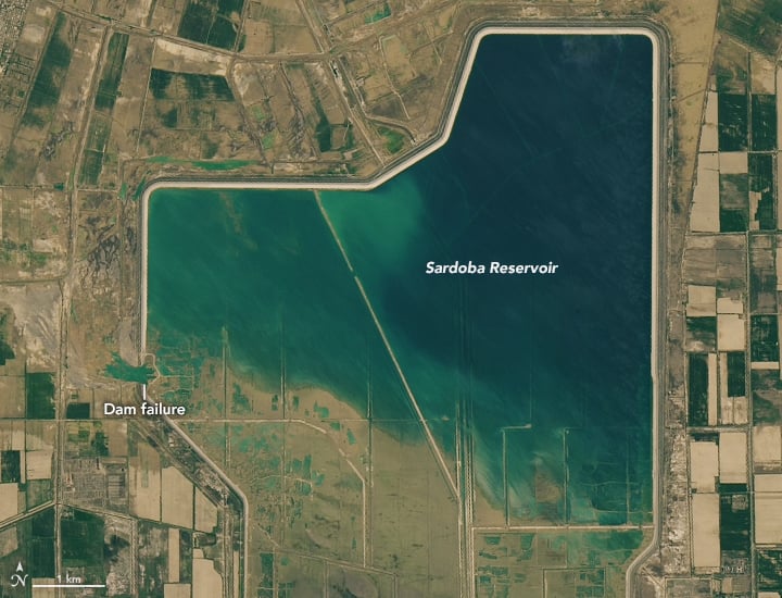Map of Uzbekistan reservoir on May 8 2020, showing where the dam failed [image by: Lauren Dauphin/NASA Earth Observatory]