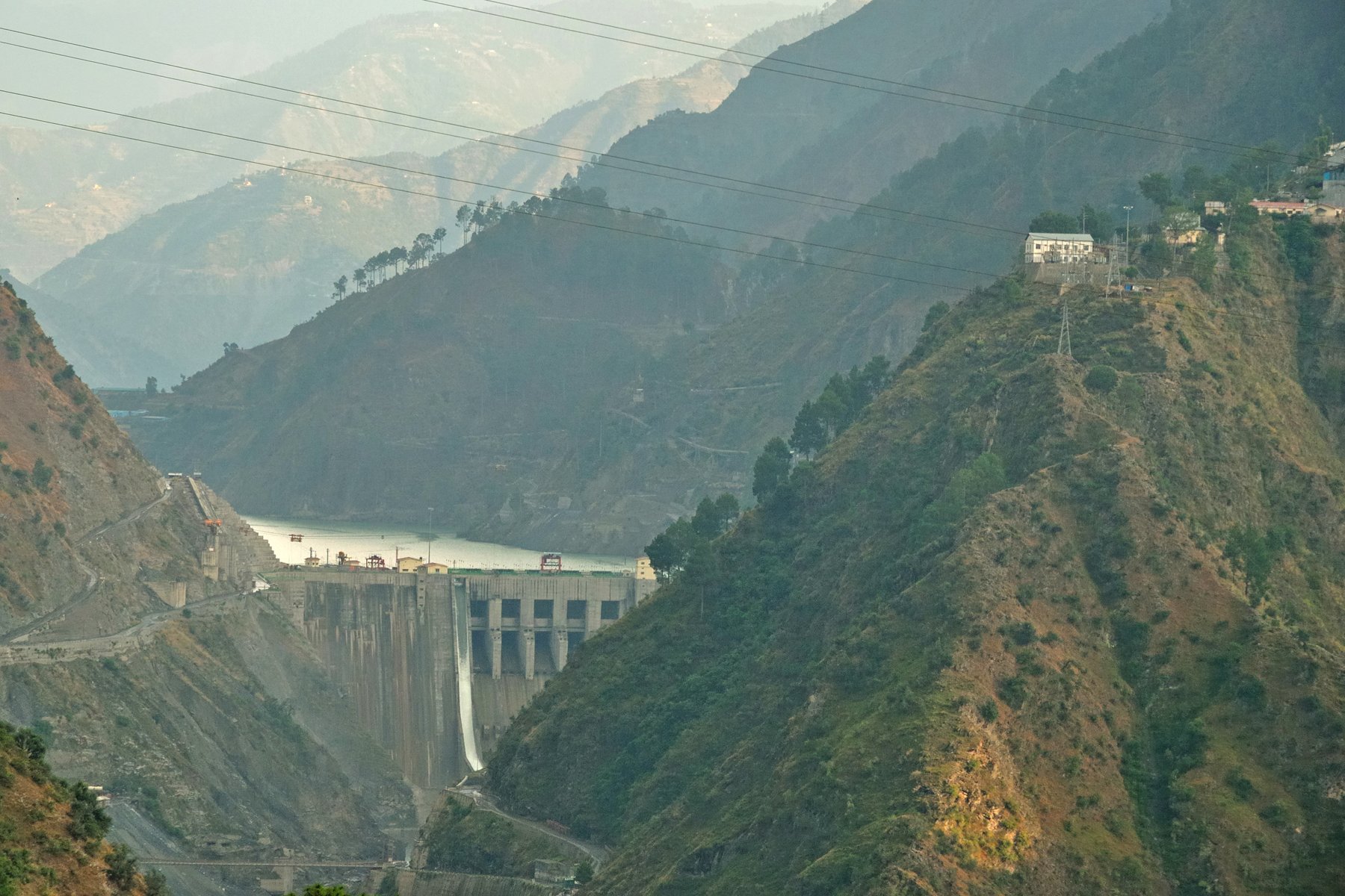 <p>The Baglihar dam in Jammu &#038; Kashmir [image: Draskd]</p>