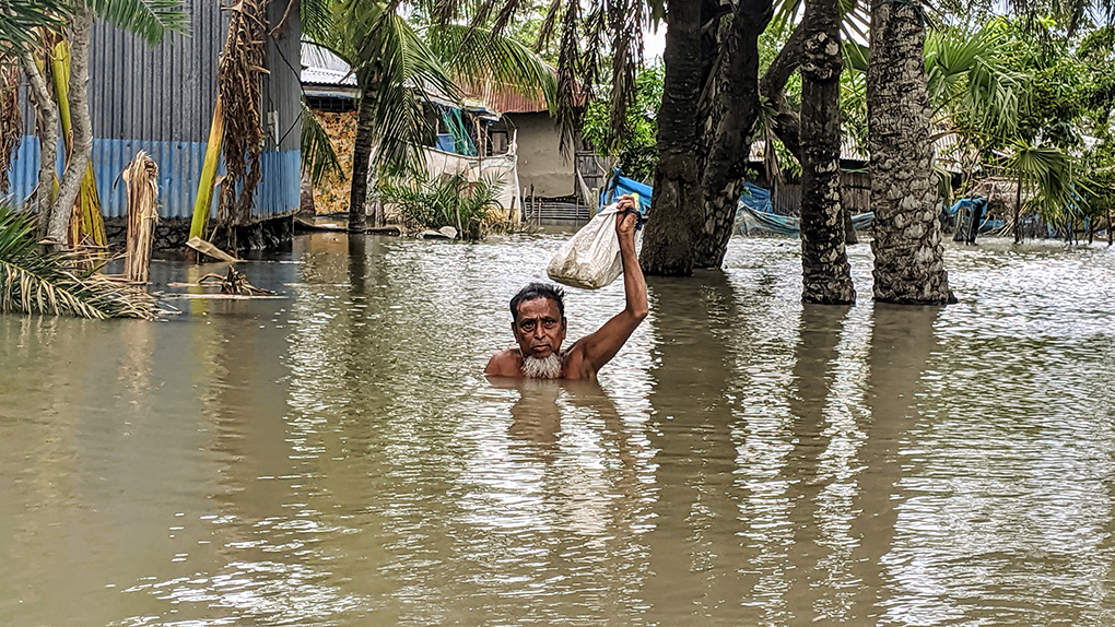 bangladesh cyclone flood