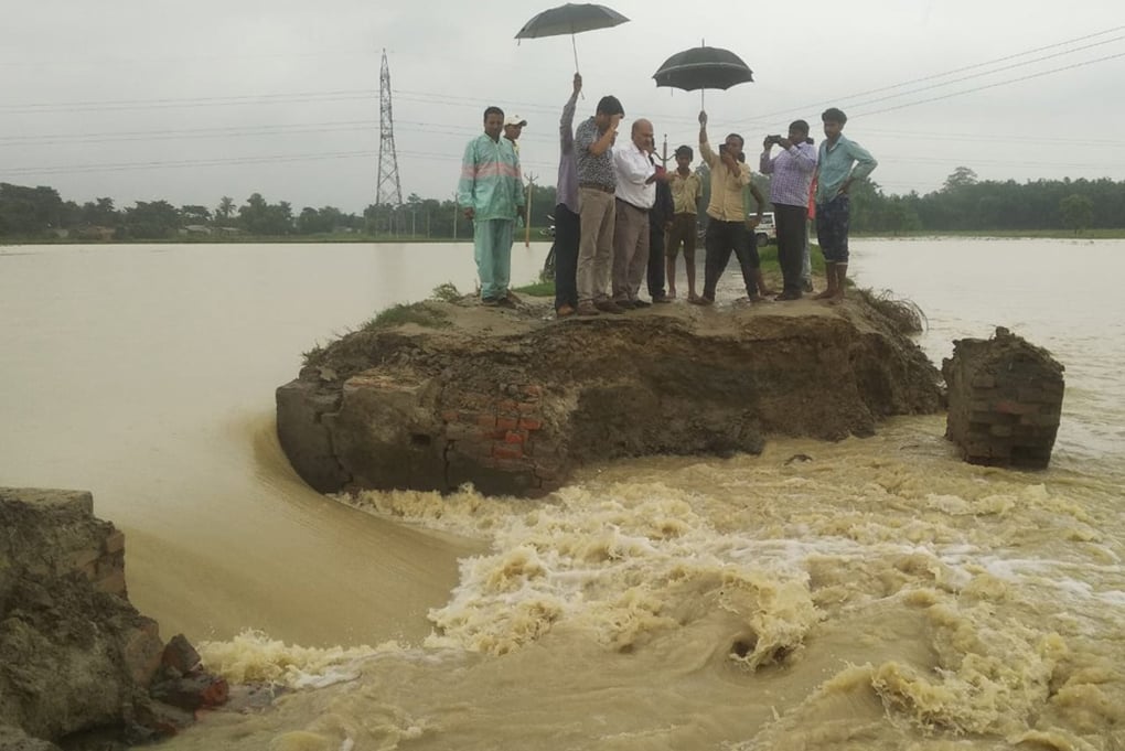 <p>People marooned in the 2020 floods along the Kosi river [image by: Kailash Singh]</p>