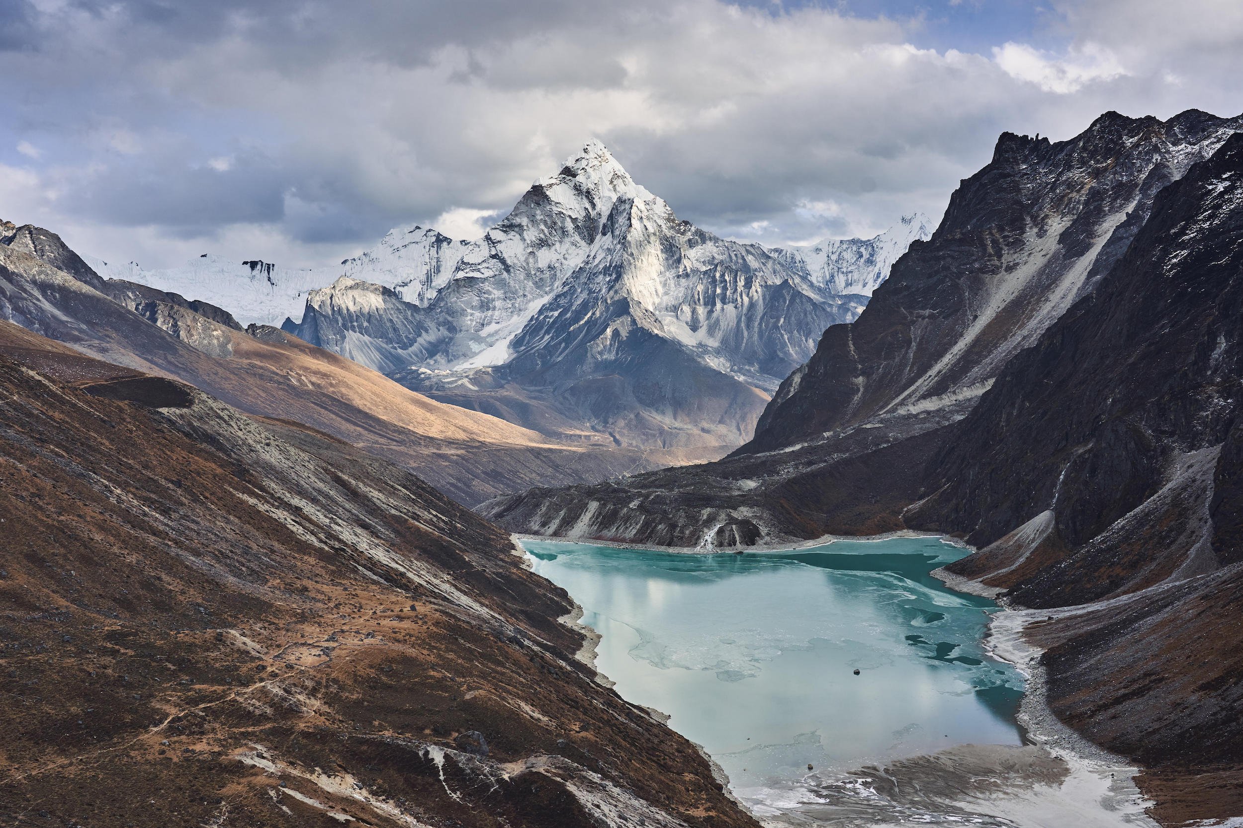 <p>A glacial lake in front of Ama Dablam, a mountain in Nepal [Image by: Zoonar GmbH/Alamy]</p>