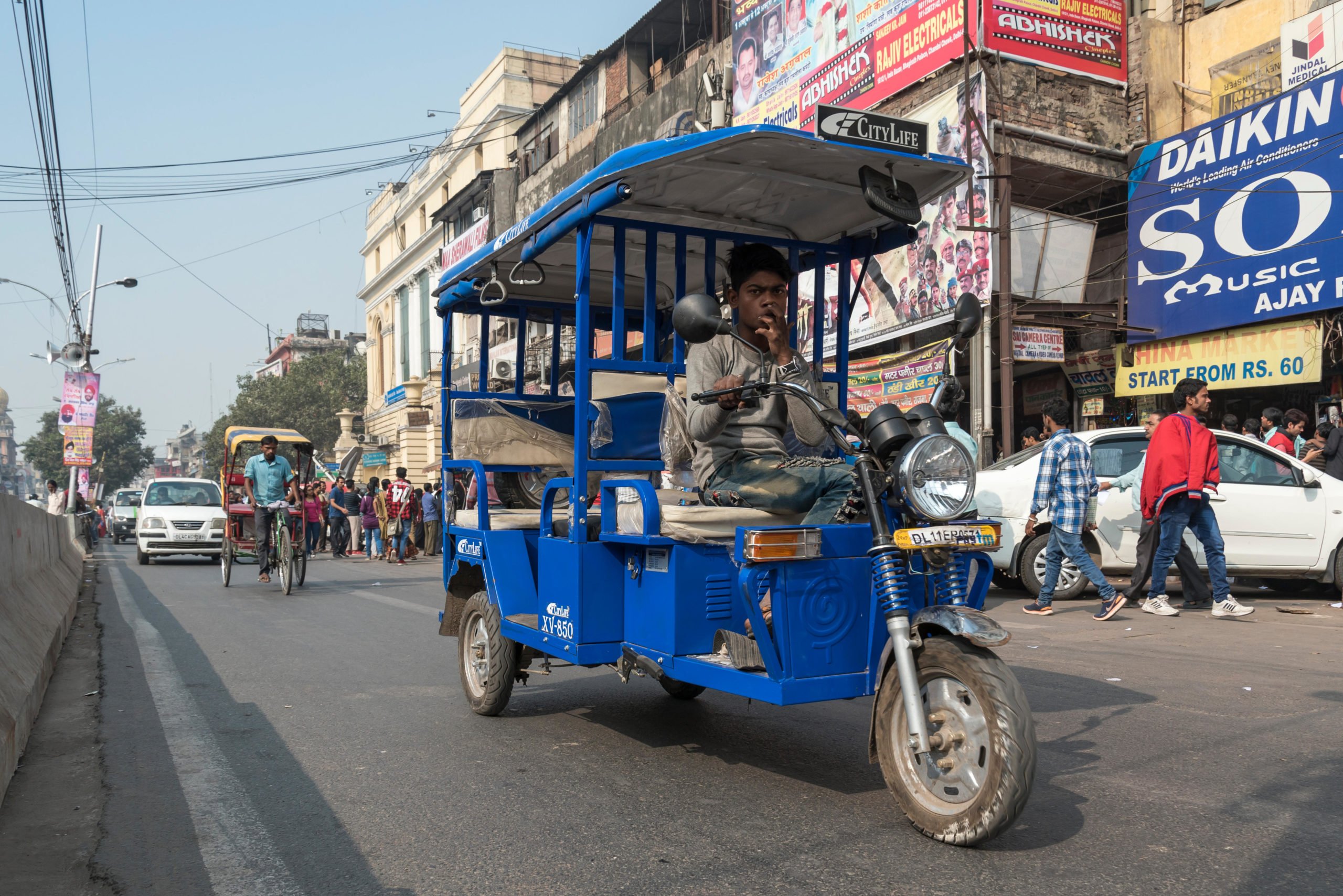 <p>Electric two-wheelers running on lead acid batteries have proliferated across Indian cities (Photo by Petr Svarc / Alamy)</p>