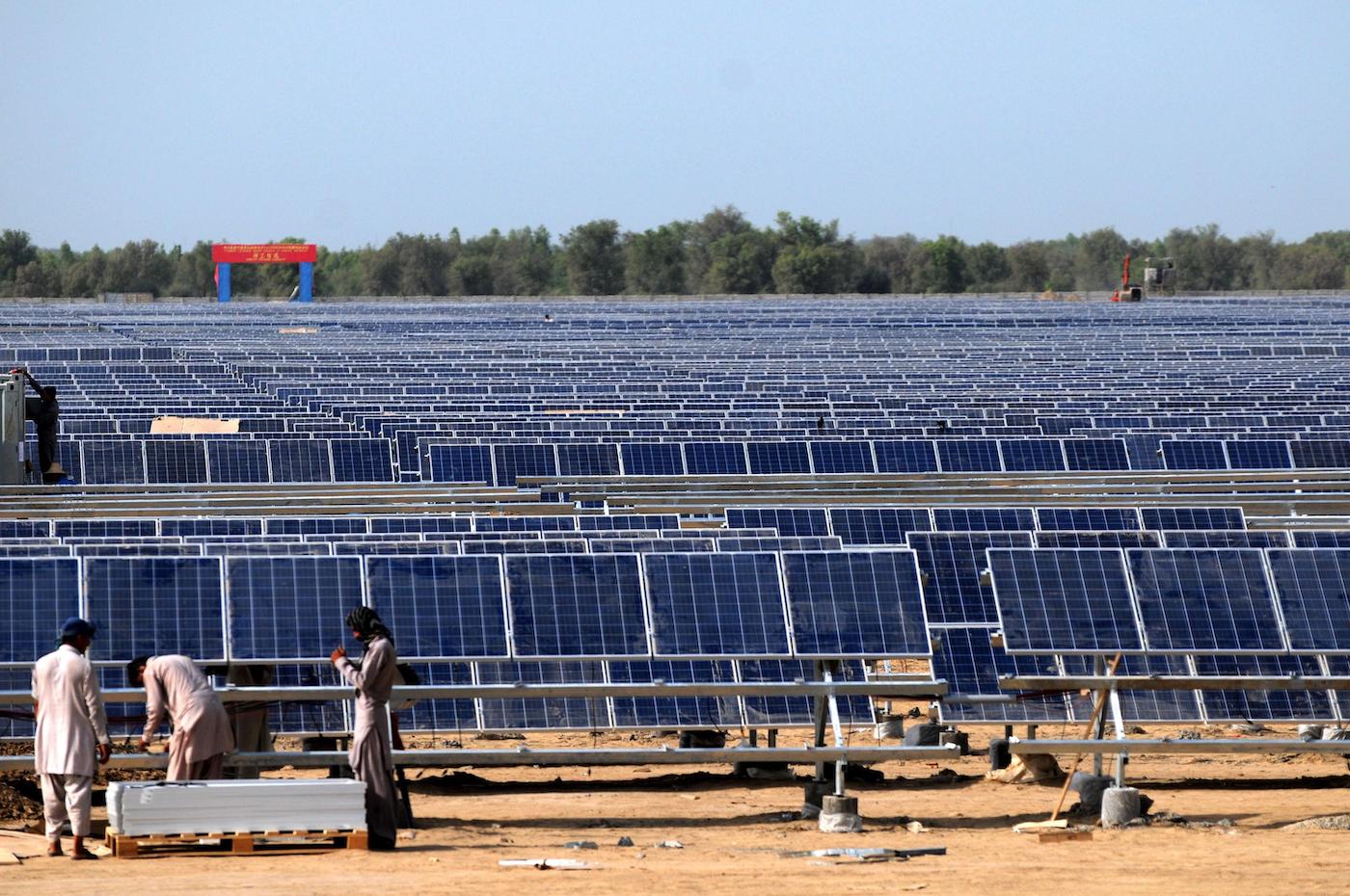 <p>Solar panels are installed for the Zonergy 900 MW project in Bahawalpur, Pakistan, in 2015. The project is part of the China-Pakistan Economic Corridor. (Image: Ahmad Kamal / Alamy)</p>