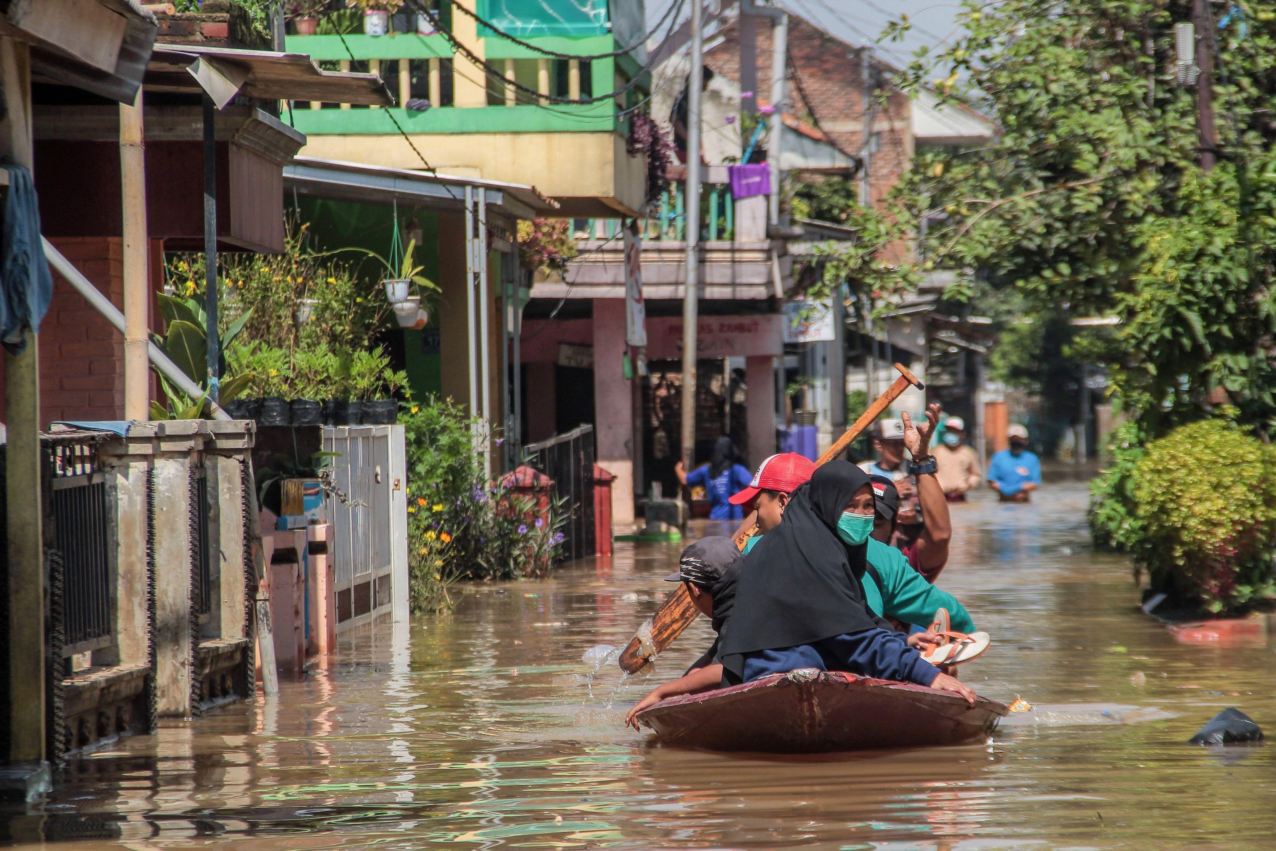 <p>Residents are evacuated after floods in Dayeuhkolot, Indonesia, November 2021. Loss and damage from climate change was a major theme at the UN’s latest climate talks in Bonn. (Image: Alamy)</p>