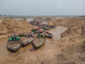 Boats waiting to be loaded with illegally mined sand on the banks of the Sone River in the Bhojpur district, Bihar (Image: Mohd Imran Khan)