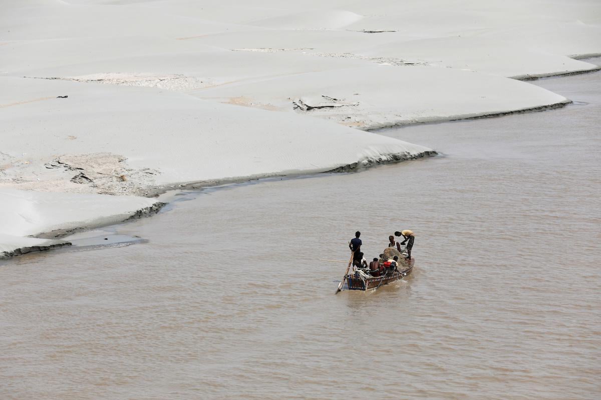 Fishers pass along the dry side of the Indus River in Hyderabad, southern Pakistan, in September 2018
