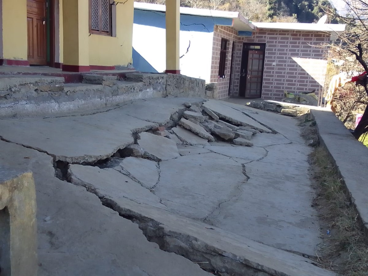 <p>A quarter of the 2,500 buildings in the town of Joshimath have developed cracks or are sinking (Image: Puran Billangwal)</p>