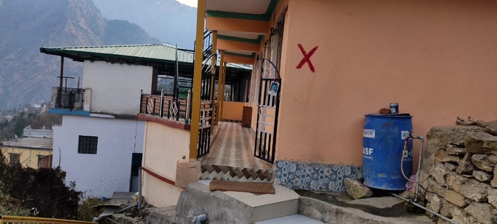 A large X marks houses determined to be unsafe in Joshimath (Image: Puran Billangwal)