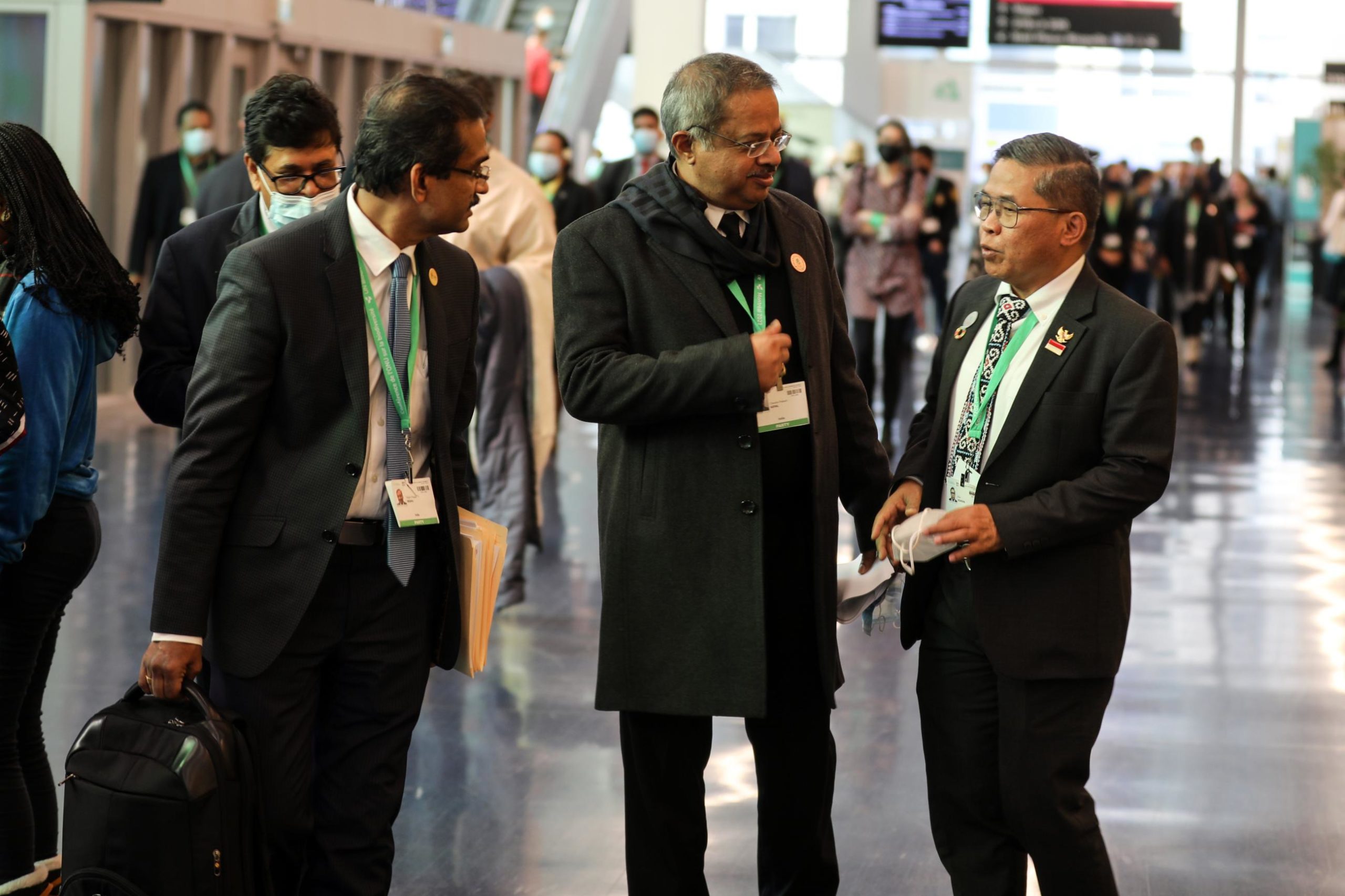 Raghu Prasad, India; Chandra Prakash Goyal, India; and Alue Dohong, Vice Minister of Environment and Forestry, Indonesia