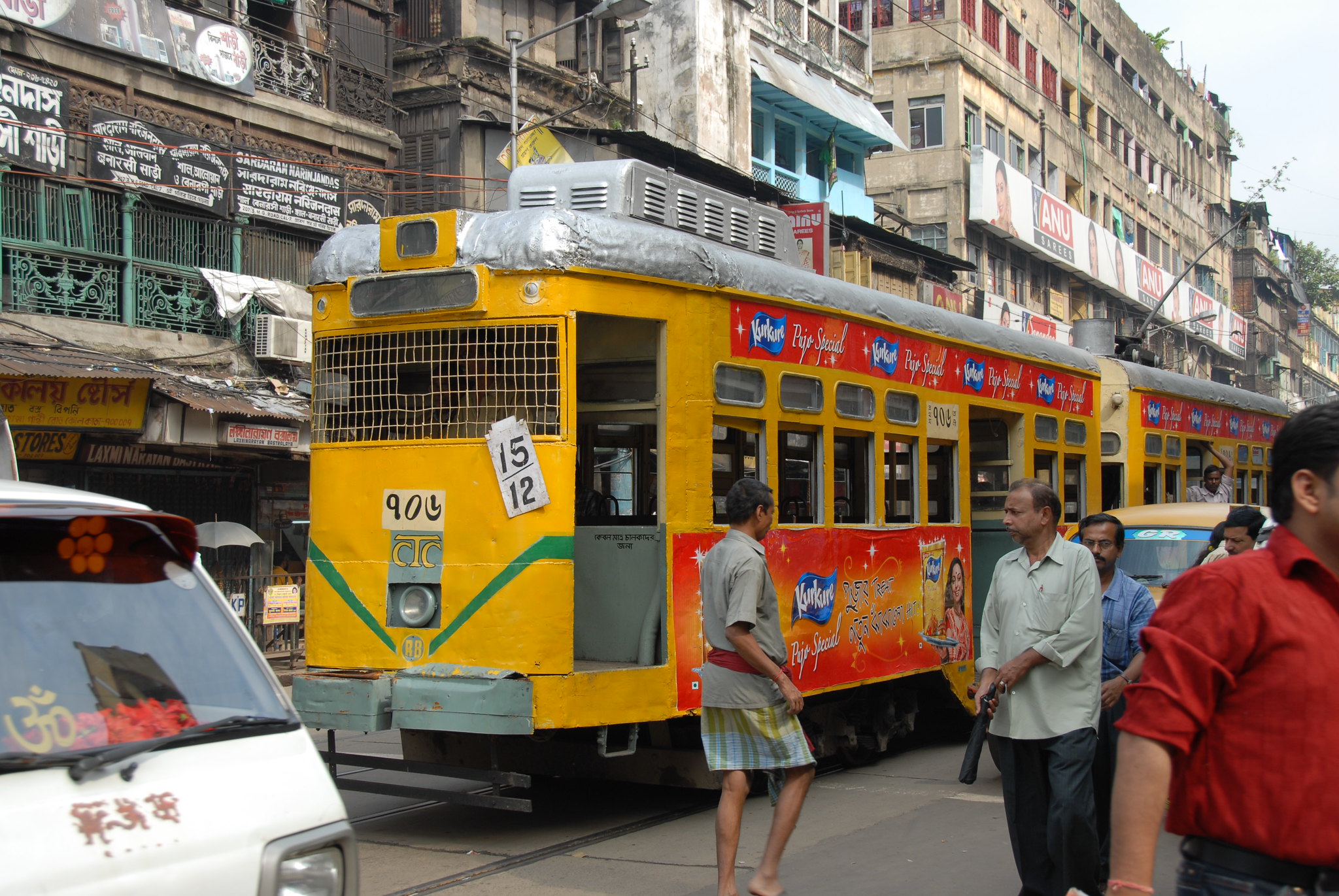 A yellow tram in Kolkata, 2007