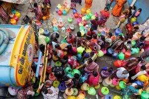 <p>Residents of Chennai, Tamil Nadu, queue for drinking water in June 2019 (Image: R. Parthibhan / Alamy)</p>