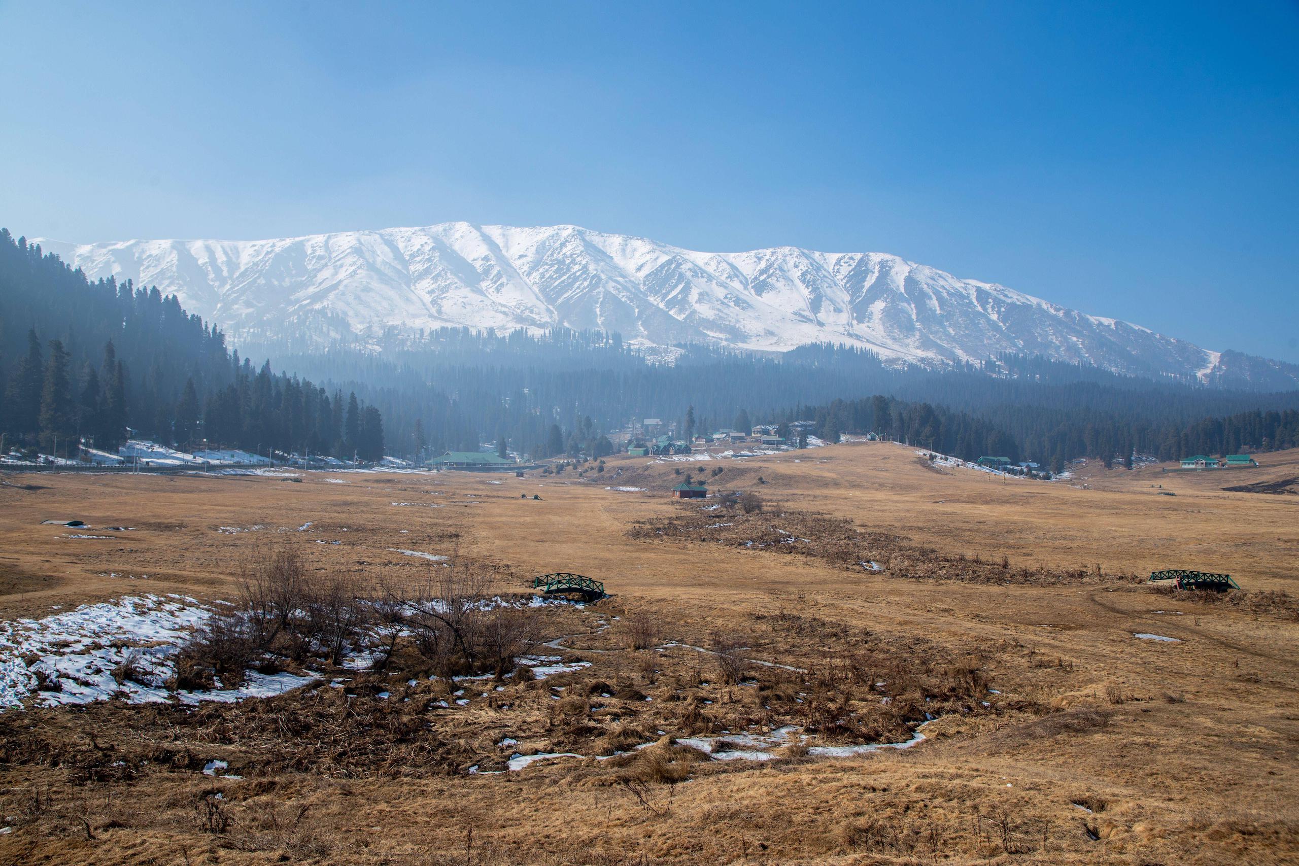 <p>Renowned for its ski resorts, Gulmarg in Jammu &amp; Kashmir is in the middle of an extreme dry spell that has left its slopes and landscapes devoid of snow (Image: Faisal Bashir / Alamy)</p>